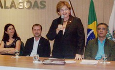 Reitora saudando à comunidade acadêmica da Famed