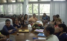 Reunião da equipe que está organizando o Memorial