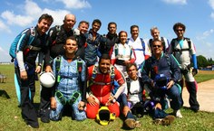 paraquedistas que vão ao Arizona quebrar recorde brasileiro