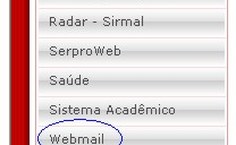 O link webmail fica na barra de "Serviços", ao lado esquerdo da tela