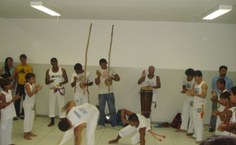 Grupo Pura Ginga mostrando suas habilidades comandados pelo mestre Bentinho