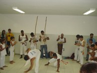 Grupo Pura Ginga mostrando suas habilidades comandados pelo mestre Bentinho