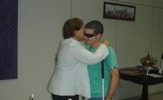 Reitora Ana Dayse cumprimenta José pela vitória e exemplo de vida