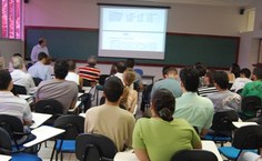 Prof. Amauri apresentou dados à comunidade acadêmica