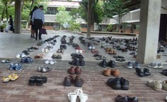 sapatos oferecidos pela comunidade universitária serão doados