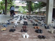 sapatos oferecidos pela comunidade universitária serão doados