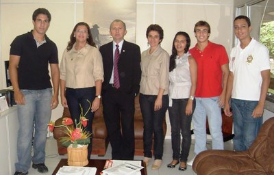 Prof. Niraldo Farias, assessor de intercâmbio internacional, com representantes da Ufal no Erasmus Mundus