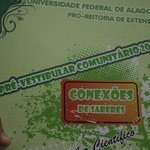 Conexões de Saberes entrega apostilas para alunos do Pré-vestibular Comunitário
