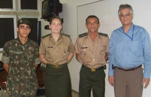 Futuros dentistas tiram dúvidas sobre serviço militar