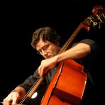 Hoje tem concerto de contrabaixo acústico no Espaço Cultural