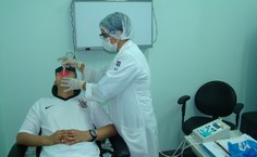 Pacientes do Cacon fazem o tratamento com o laser de baixa frequência