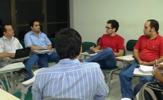 Incubadores  assistem palestra sobre APL-TI