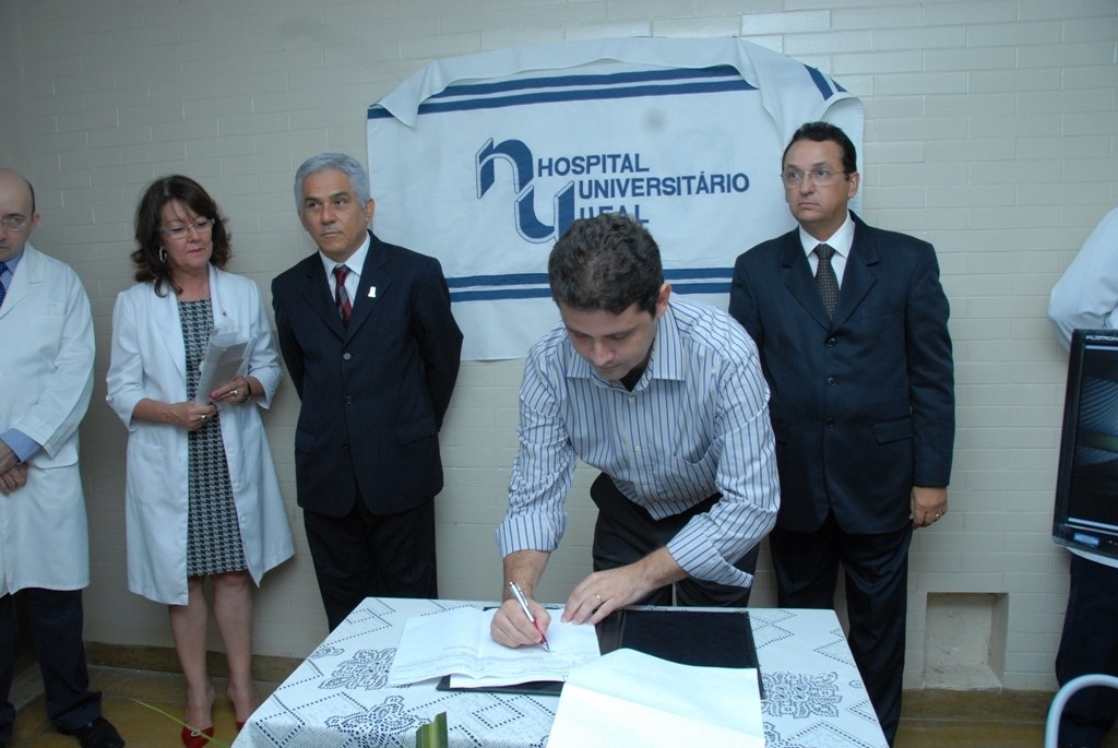 Estado E HU Inauguram Centro De Referência Em Câncer Do Colo De Útero ...