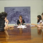 Reitora recebe alunos e docente selecionados para o Top China