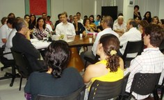 O gabinete lotado de intercambistas exibe o processo de internacionalização da Ufal