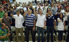 Formandos acompanham juramento