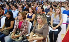 Ginásio lotado para aula inaugural