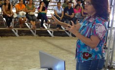 Fátima Albuquerque apresenta aos estudantes o PNAES