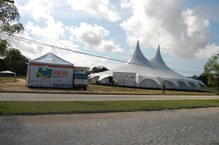 A tenda é o novo espaço de debates e apresentações culturais