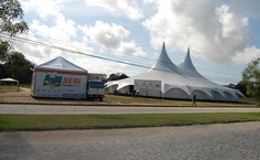 A tenda é o novo espaço de debates e apresentações culturais