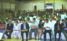 Auditório lotado de alunos pesquisadores e docentes