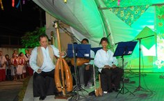 Músico Egídio Vieira apresenta o instrumento nomeado Suassuna, em homenagem ao poeta