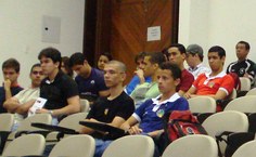 Estudantes acompanharam o debate sobre cooperação internacional