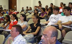 Comunidade acadêmica participa da Semana