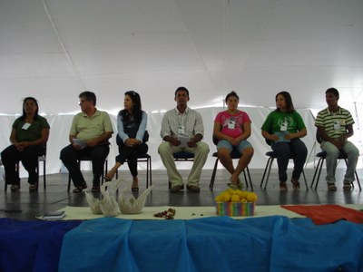 Representantes das cidades atingidas pelas enchentes, o Pró-reitor de Extensão Eduardo Lyra e a promotora Amélia Campelo Representantes das cidades atingidas pelas enchentes, o Pró-reitor de Extensão Eduardo Lyra e a promotora Amélia Campelo