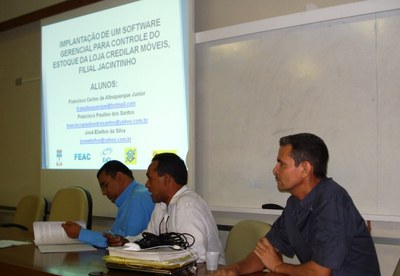 Apresentação do primeiro TCC do curso de administração a distância