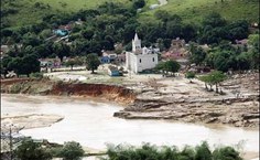 Em algumas cidades, as pontes foram destruídas e os moradores ficaram ilhados