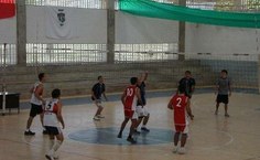 Alunos da Ufal disputam partida de volei