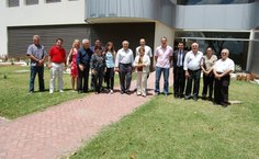 Reitora e parte da equipe do LCCV