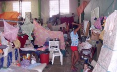 Desabrigados estão vivendo em situação precária