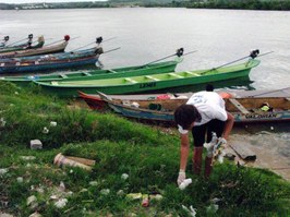 Voluntários promovem limpeza das margens do Rio São Francisco