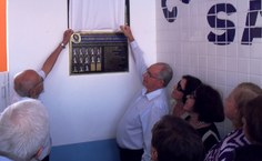 Placa com os nomes dos alunos da turma de 1957 do Colégio Santana