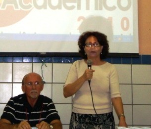 Ediméia Santiago, diretora acadêmica, na abertura do Congresso