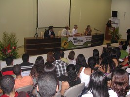 Diálogos Universitários: Caco Barcellos debate sobre violência