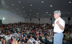 O jornalista avaliou a forma como a mídia aborda o tema da violência