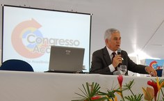 O vice-reitor Eurico Lôbo, coordena o Congresso Acadêmico há sete anos