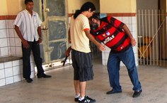 Segurança nos locais de prova conta com detector de metais