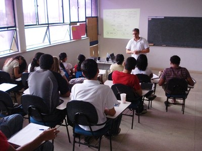 Dados de pesquisas apresentados pelo professor apontam que 60% dos agressores já sofreram agressões em outras situações.