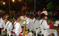 A filarmônica trabalha com jovens carentes, procurando estimulá-los na produção de arte