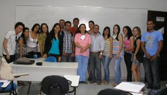 Alunos que participaram da oficina com a professora Sheila Walbe Ornstein, da USP