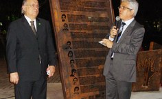 Vice-reitor Eurico Lôbo discursa ao lado do Ministro dos Direitos Humanos, Paulo de Tarso Vannuchi