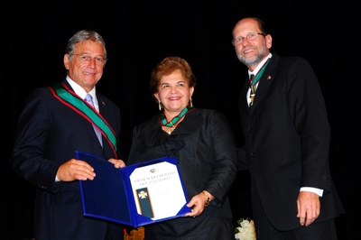 Reitora da Ufal homenageada pelo Governador e pelo Secretário de Cultura