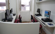 Sala de informática do Centro Universitário