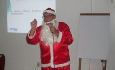 Vestido de Papai Noel, Eduardo Lyra revelou as ações da Proex para 2011