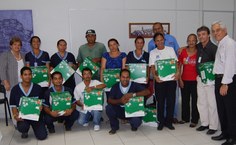 Prestadores de serviço recebem cestas no Gabinete da Reitoria