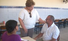 Reitora cumprimenta o candidato João da Silva